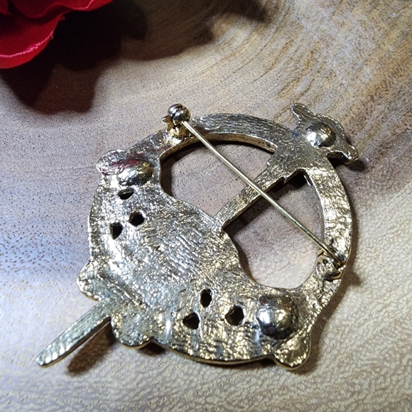 Vintage Gold Toned Celtic Tara Brooch with Multicolor Glass Gemstones - Picture 3 of 9